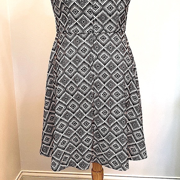 DB Signature Darby Geometric Black Tan Sleeveless Flare Dress Size 10 - Picture 7 of 10